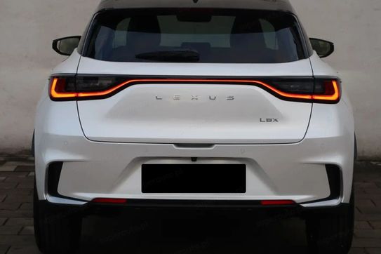 Lexus LBX Emotion 1.5 Hybrid