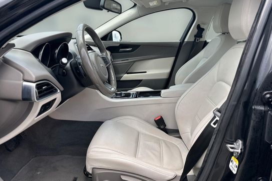 Jaguar XE 2.0 D Prestige aut