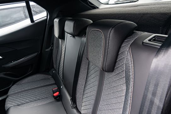 Peugeot 2008 Allure e-DCS 1.2 mHEV