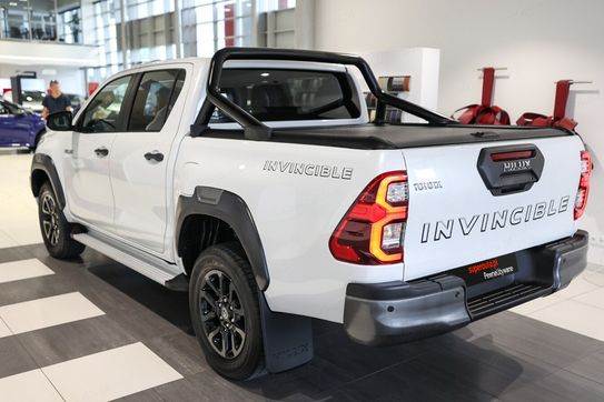 Toyota HiLux Double Cab Invincible 4x4 AT
