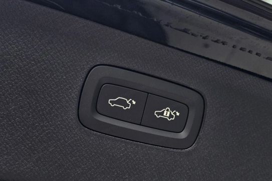 Volvo XC90 T8 AWD Plug-In Hybrid Ultra Black Edition 7os aut