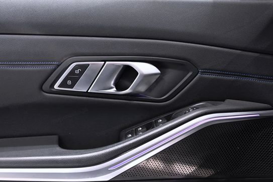 BMW Seria 3 330i xDrive M Sport