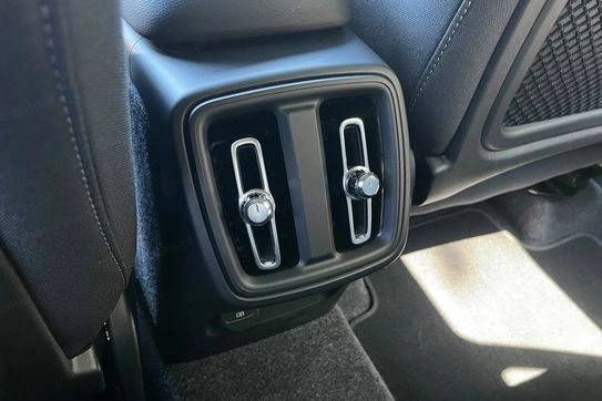Volvo XC40 B3 Plus Dark