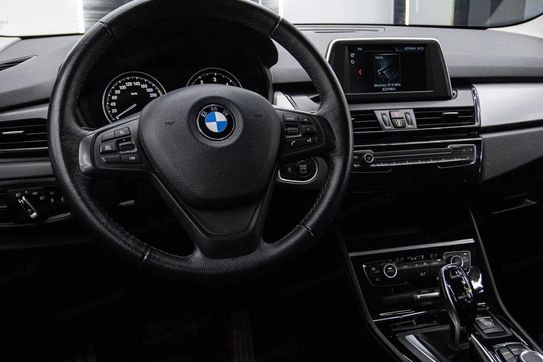 BMW Seria 2 218d Advantage aut