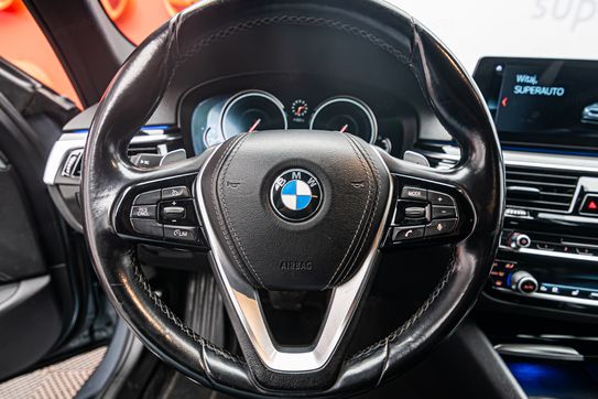 BMW Seria 5 520d xDrive Sport Line