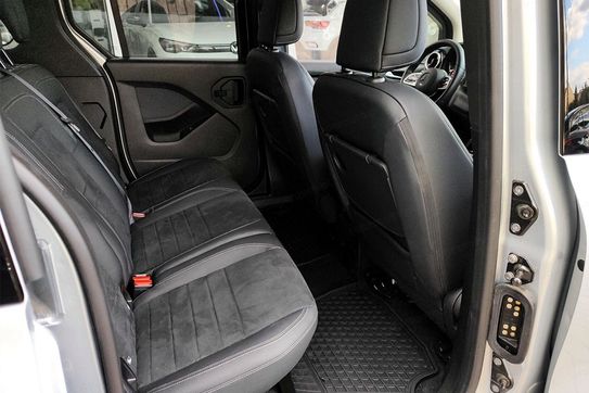 Mercedes T klasa T180d AT