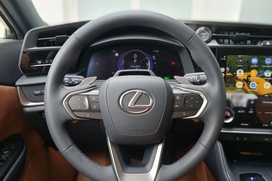 Lexus RZ 450e Omotenashi DIRECT4