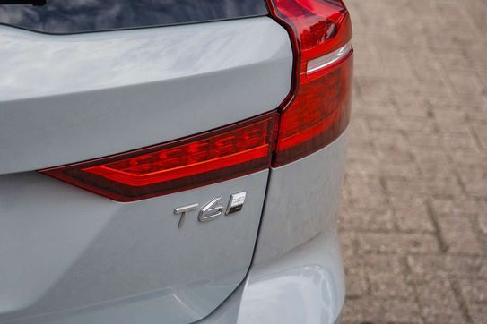 Volvo V60 T6 AWD Plug-In Hybrid Ultra Dark