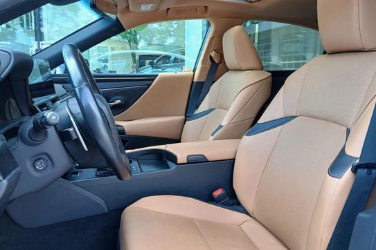 Lexus ES 300h Business Edition