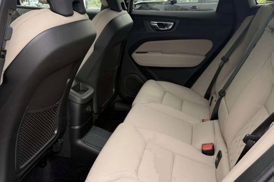 Volvo XC60 B5 AWD Plus Dark