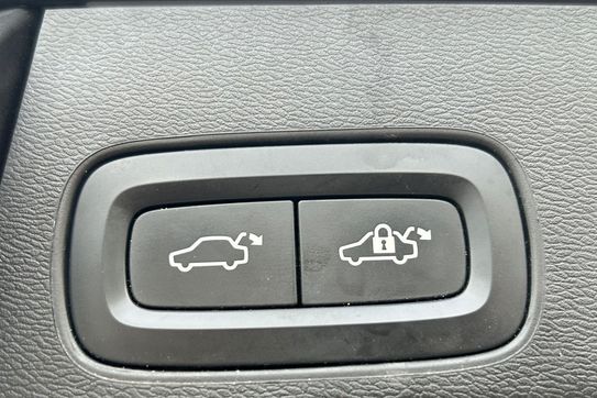 Volvo XC60 B4 B R-Design aut