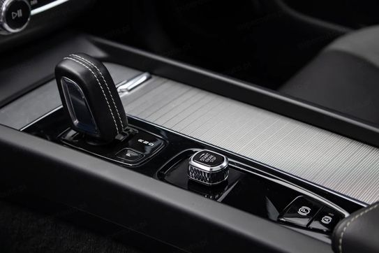 Volvo XC60 T8 AWD Plug-In Hybrid R-Design