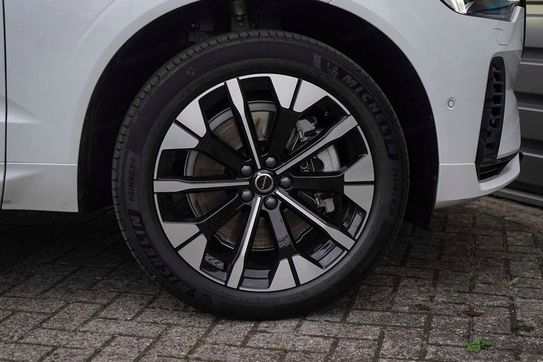 Volvo XC60 B5 AWD Ultra Dark