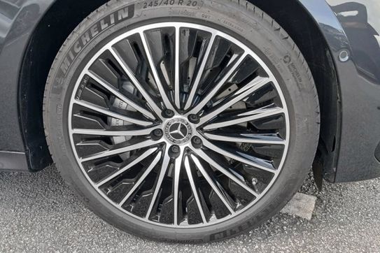 Mercedes E Klasa 300 e 4-Matic AMG