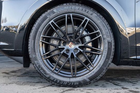 Porsche Cayenne Black Edition