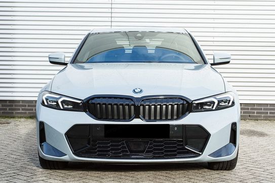 BMW Seria 3 330e xDrive M Sport