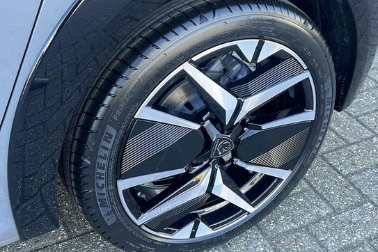 Peugeot 208 GT e-DCS6 1.2 mHEV