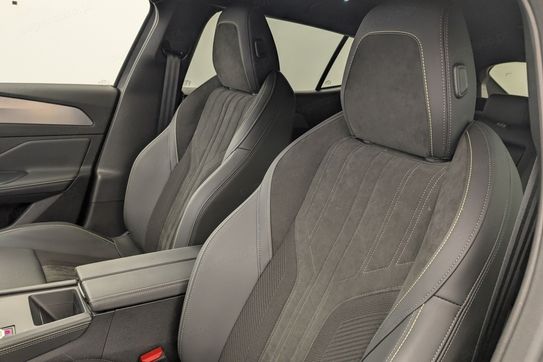 Peugeot 408 GT 1.2 mHEV e-DCS6