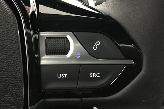 Peugeot 208 ALLURE 1.2 mHEV e-DCS6