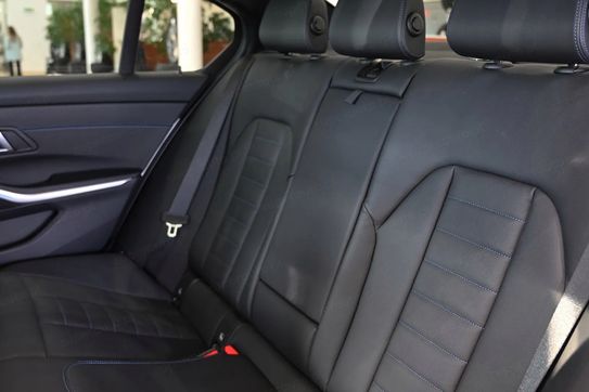 BMW Seria 3 330i xDrive M Sport