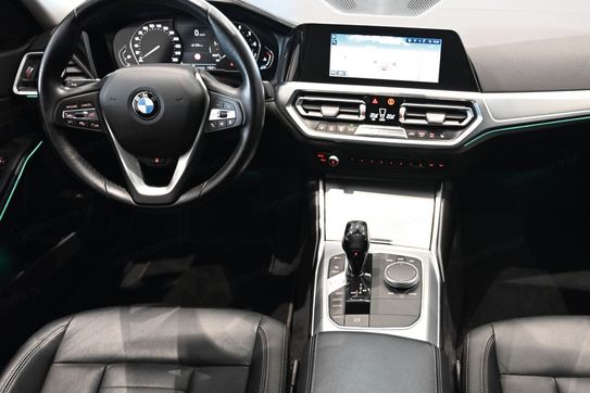 BMW Seria 3 330i Luxury Line aut