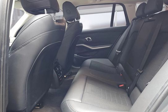 BMW Seria 3 330i xDrive M Sport aut