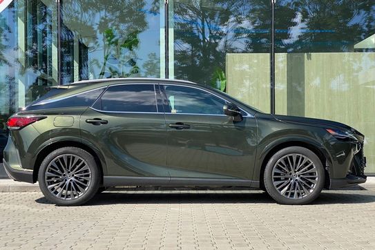 Lexus RX 450h+ Omotenashi