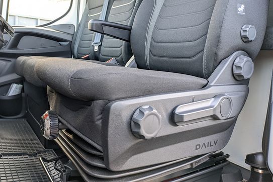 Iveco Daily 35S18 Zabudowa 10EP + Tył Spanie