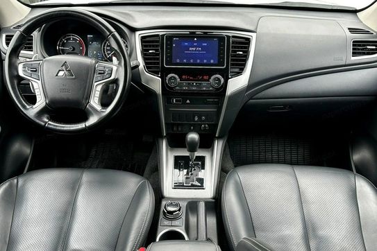 Mitsubishi L200 2.2 d DC Instyle Plus