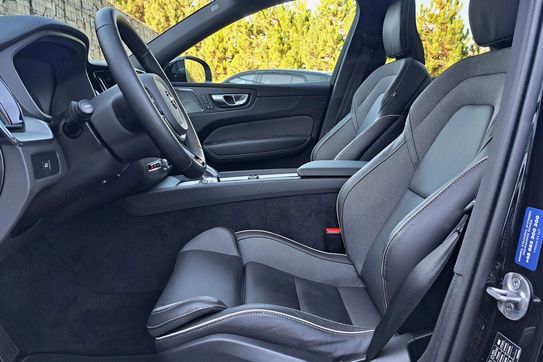 Volvo XC60 B5 B AWD Plus Dark