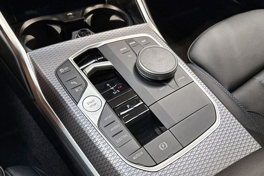 BMW Seria 3 330e M Sport
