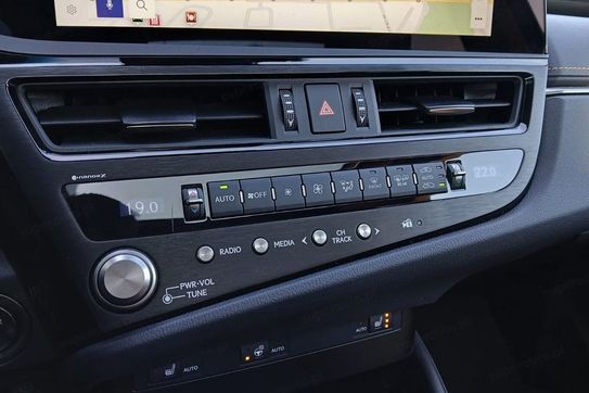 Lexus ES 300h Business Edition