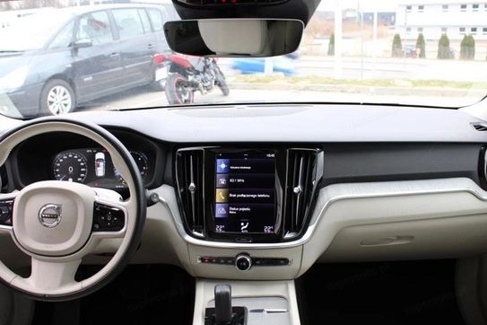 Volvo V60 Cross Country D4 Momentum Pro
