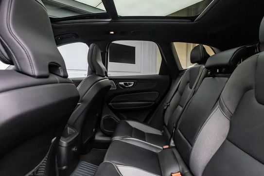 Volvo XC60 T8 AWD Plug-In Hybrid R-Design