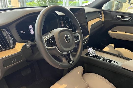 Volvo XC60 B5 B AWD Plus Bright