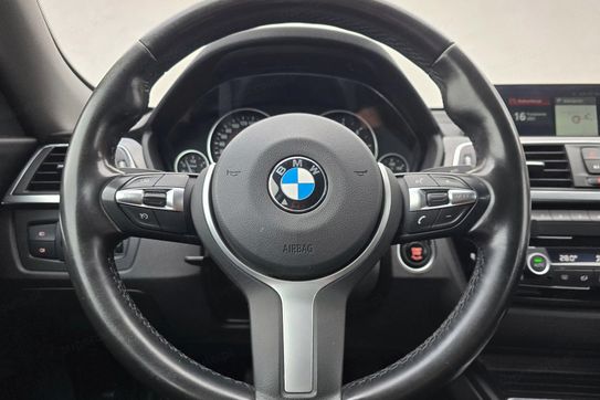 BMW Seria 3 320d xDrive Sport Line sport-aut