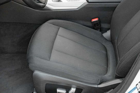 BMW Seria 3 318i Advantage aut