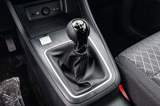 MG ZS 1.5  Standard MT