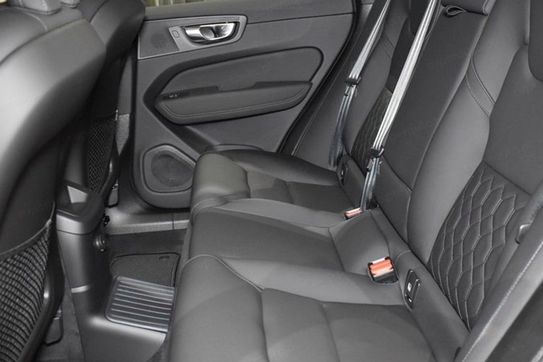 Volvo XC60 B5 B AWD Ultra Dark