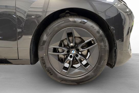 BMW iX xDrive45 100.6kWh