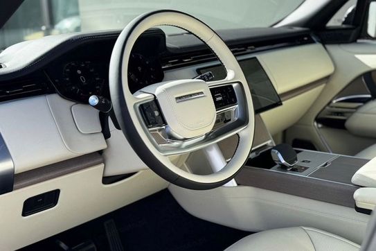 Land Rover Range Rover V8 P535 LWB Autobiography 7os.