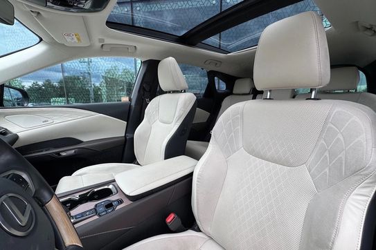 Lexus RX 350h Omotenashi