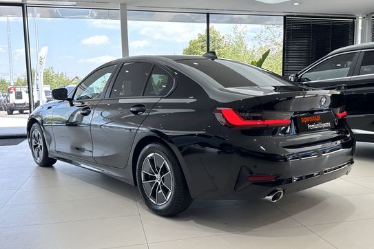 BMW Seria 3 318i Advantage aut
