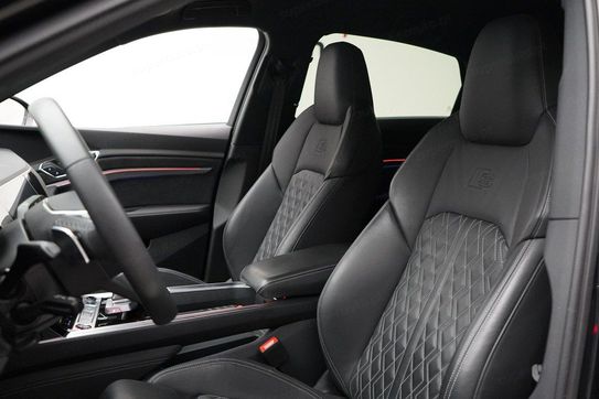 Audi Q8 SQ8 e-tron quattro