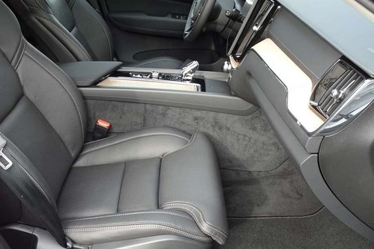 Volvo XC60 T6 Plug-In Hybrid AWD Ultra Dark