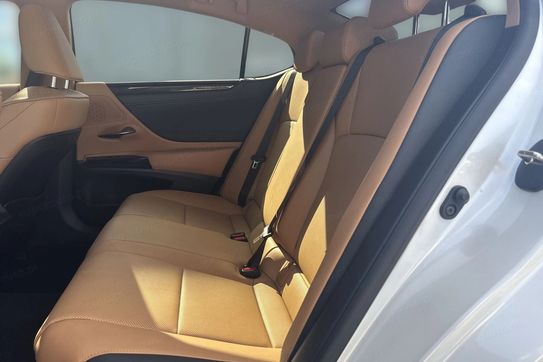 Lexus ES 300h Business Edition