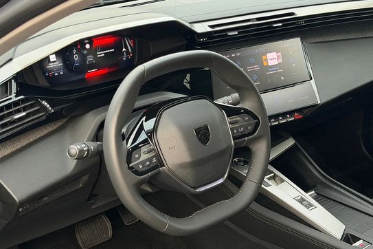 Peugeot 408 Puretech Allure S&S EAT8