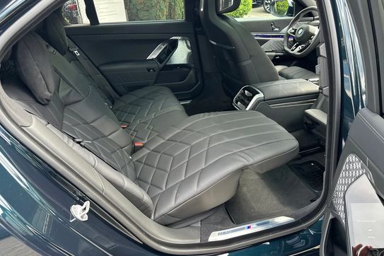 BMW Seria 7 M760e PHEV xDrive Individual Edition sport-aut