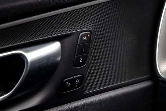 Volvo XC60 B4 D AWD Plus Dark