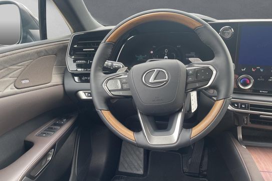 Lexus RX 450h+ Omotenashi 2.5 Hybrid Plug-in